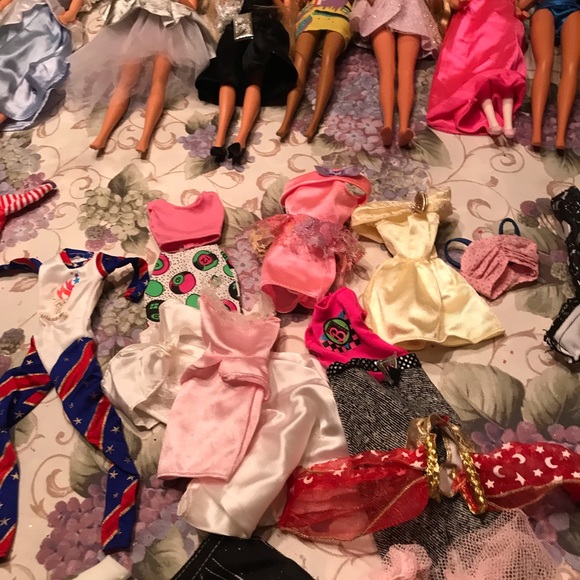 GROUP OF SEVEN BARBIE’S 1990s (WILL SELL SEPARATELY ) or bundled. - Picture 8 of 16